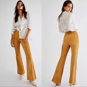 FREE PEOPLE Slim Pull On Velvet Flare Pants Gold Size Small